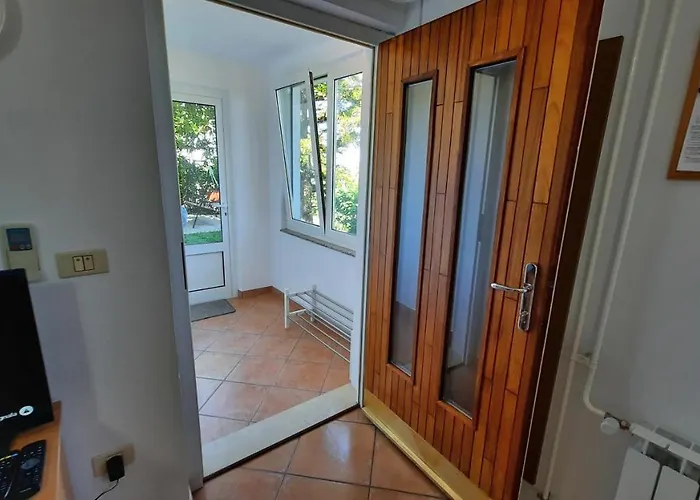 Burja With Olive Grove & Salt Pans View Порторож